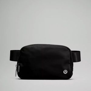 NWT Black Lululemon Everywhere Belt Bag